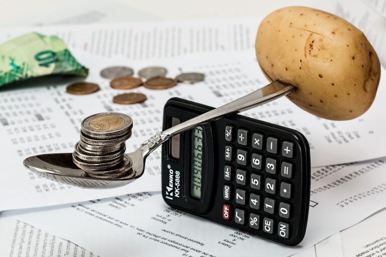 10 Budgeting Tips: How to Create and Stick to a Budget for Saving Money